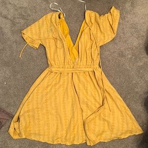 Size S yellow Lulu’s dress. NWT